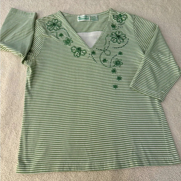 Shenanigans 6 Green & White top w/Embroidery & Sequins below a white V-neck - Picture 3 of 12